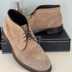 Johnson & Murphy  Beige Suede Chukka Boots Men’s SZ 9